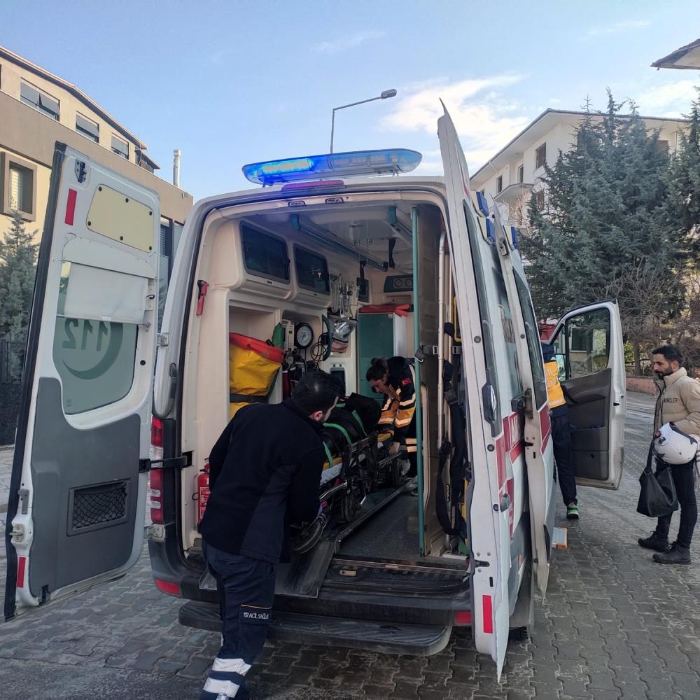 Otomobil ile motosiklet çarpıştı: 1 yaralı