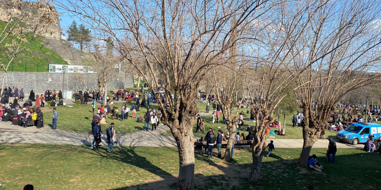 VİDEO - Diyarbakır Hz.Süleyman’da Berat Kandili kalabalığı