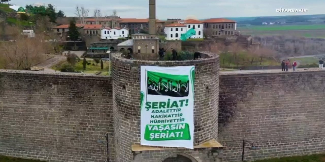 VİDEO - Diyarbakır Surlarına 'Şeriat' pankartı!