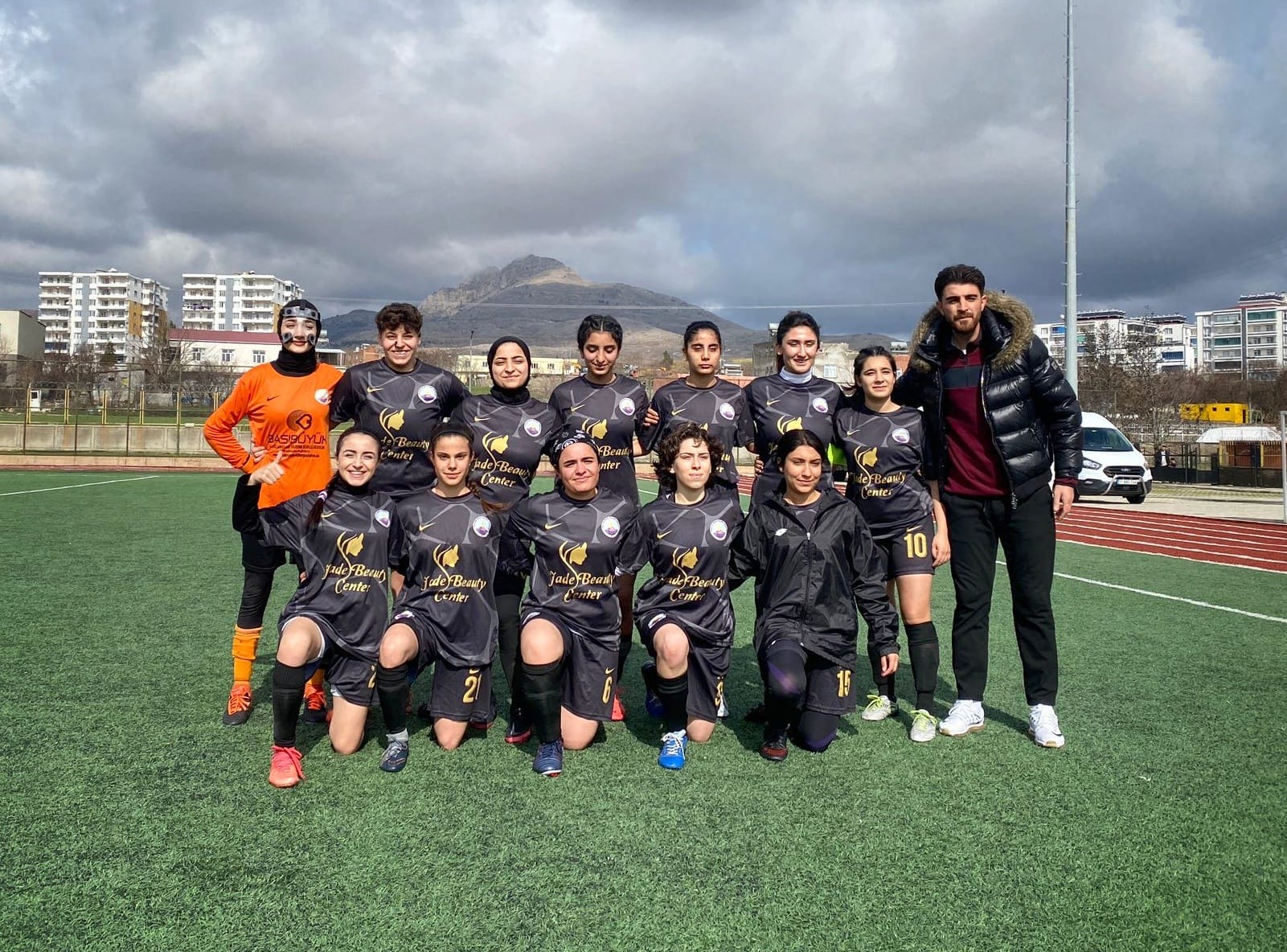 Uçan Tekme ve yumruklara 3 maç, dayak yiyene 4 maç Ceza!