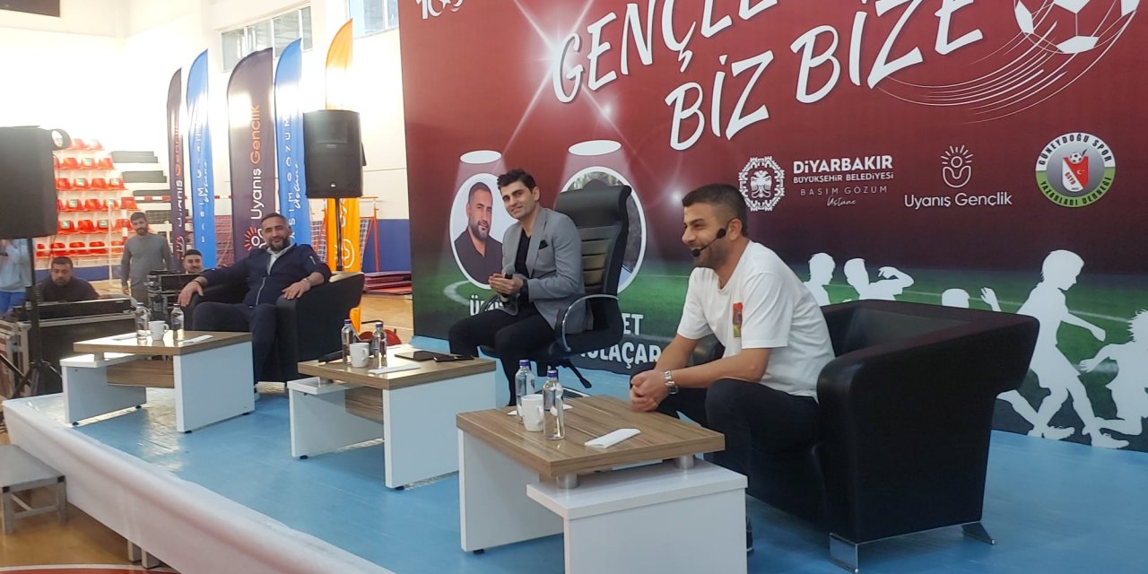 Ümit Karan ve Mehmet Gönülaçar Diyarbakır'da gençlerle