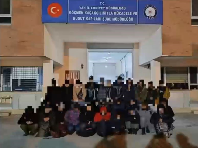 TIR’dan göçmen çıktı