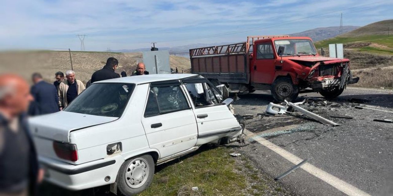 Feci kaza…Otomobil ile kamyonet çarpıştı: 1 ölü