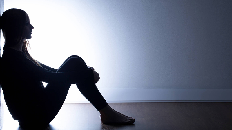 GÖRÜNÜŞ TAKINTISININ GÖLGESİNDE