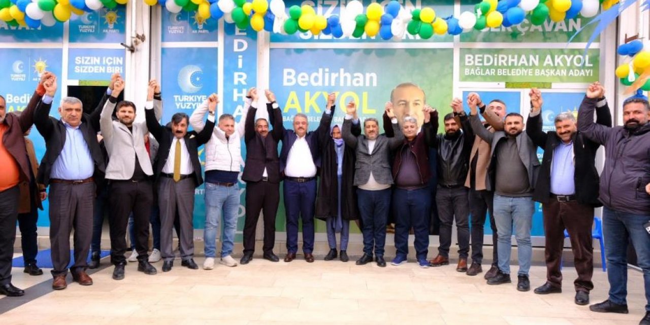 Diyarbakır’da DEVA Partisi üyeleri AK Parti’ye katıldı
