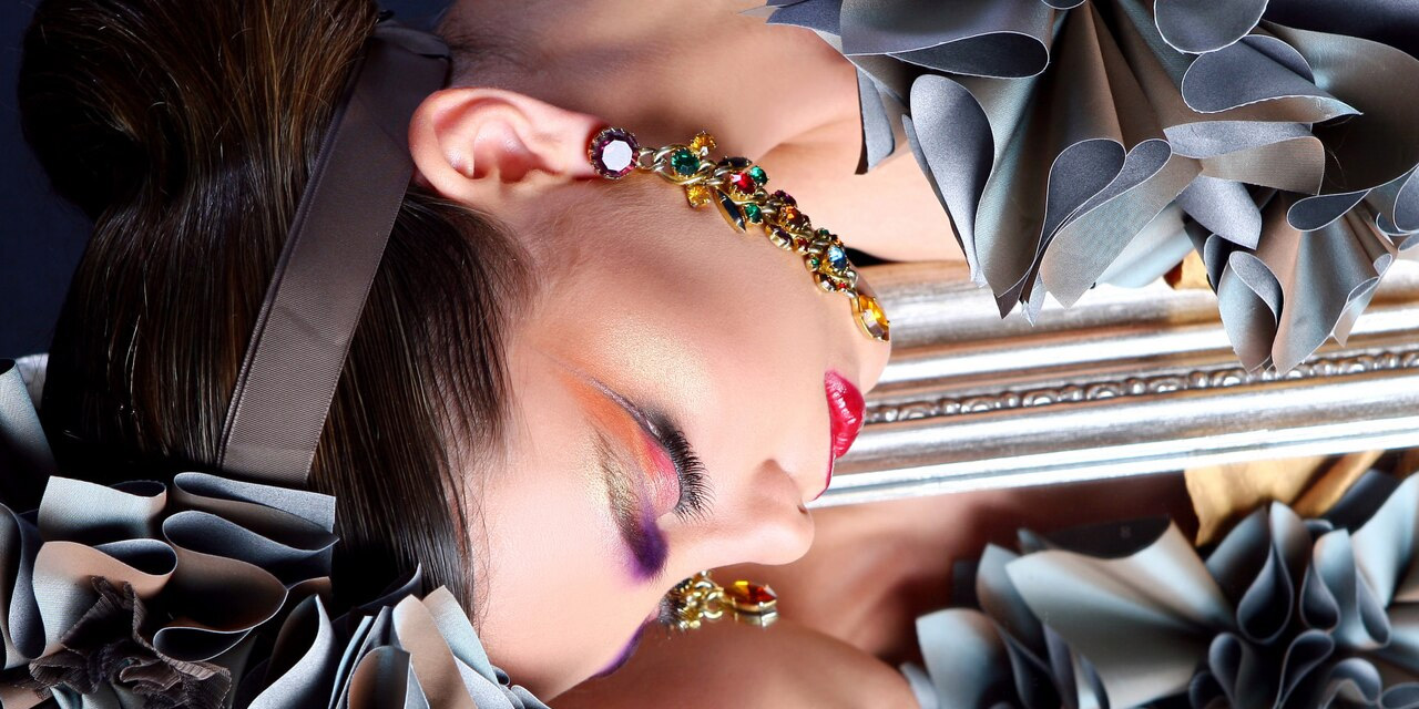 RUHUNUZU YANSITAN DOKUNUŞLAR, AKSESUARLAR