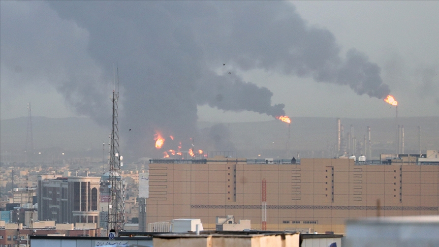 İran'da petrol rafinerisinde patlama