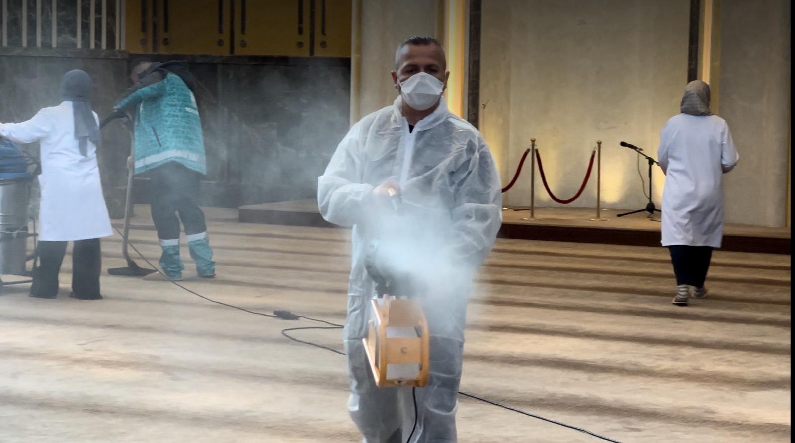 Taksim Camisini gül suyuyla yıkadılar