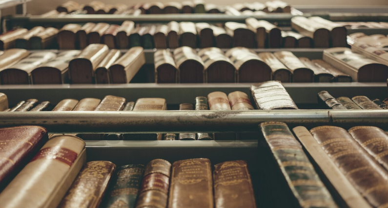 EGEMEN ANLATININ ÖTESİNDE TARİH KİTAPLARINA BAKMAK