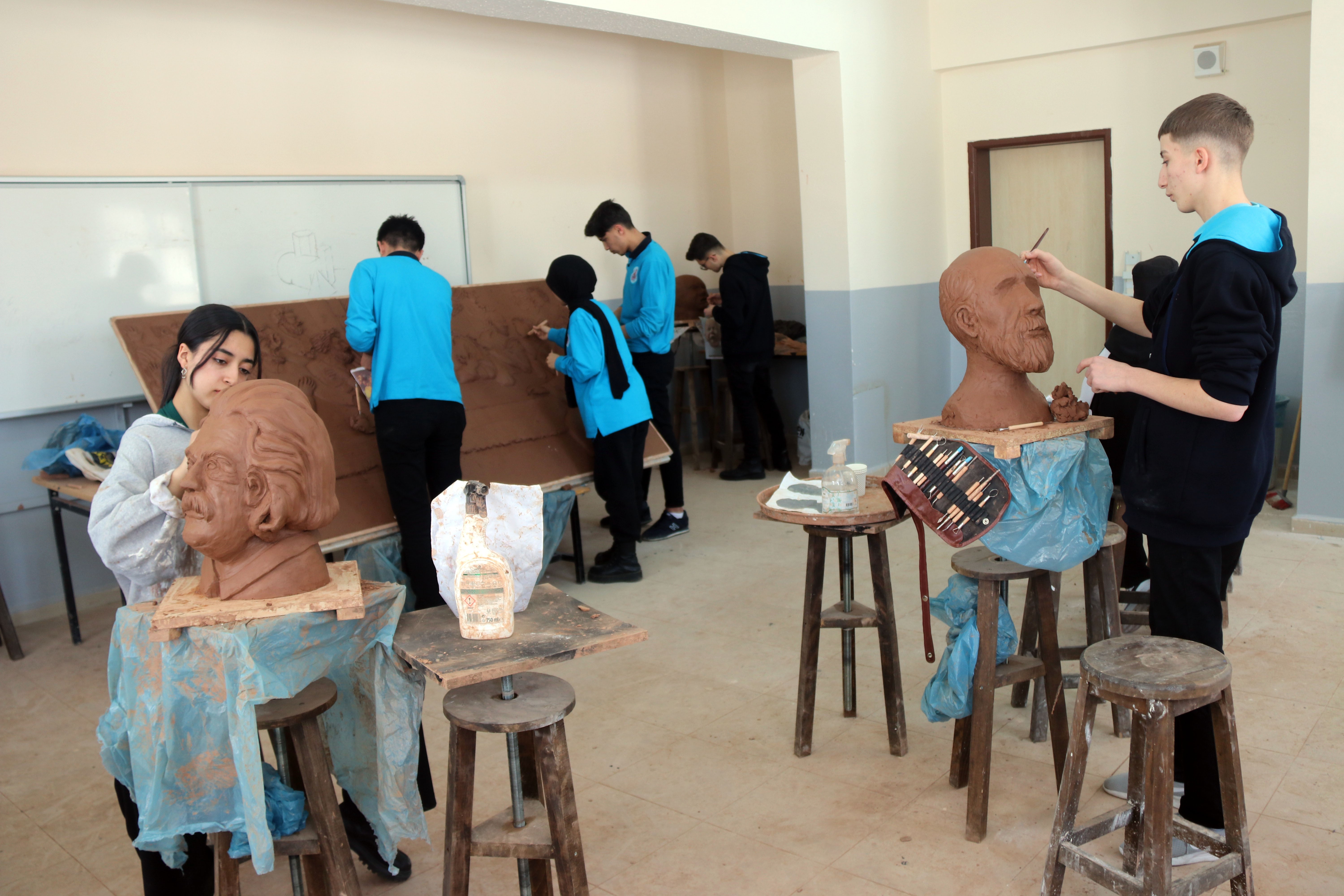 Bitlis, geleceğin heykeltıraşlarını yetiştiriyor