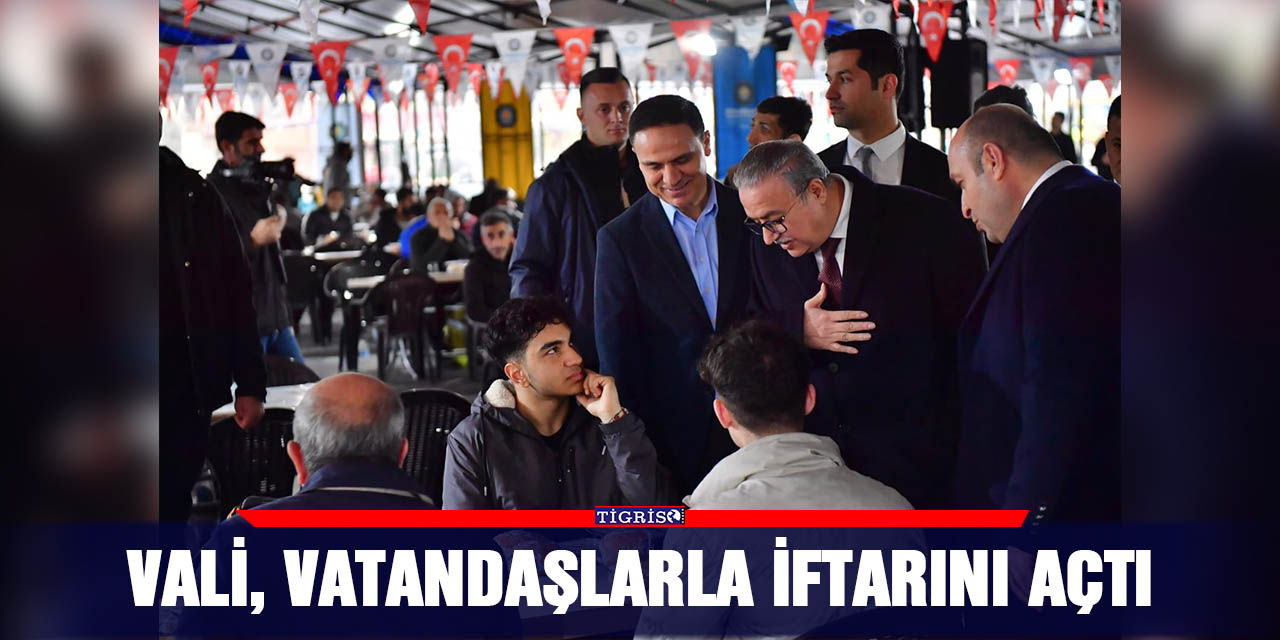 Vali, vatandaşlarla iftarını açtı