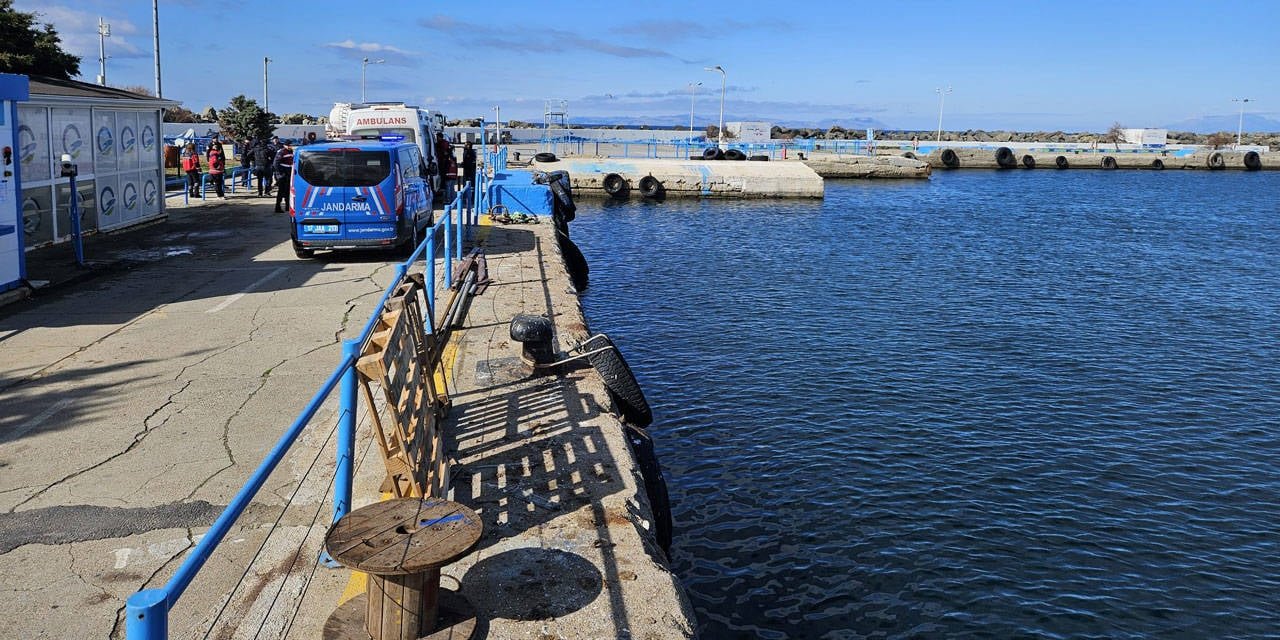 Çanakkale'de göçmenleri taşıyan lastik bot battı: 16 ölü!