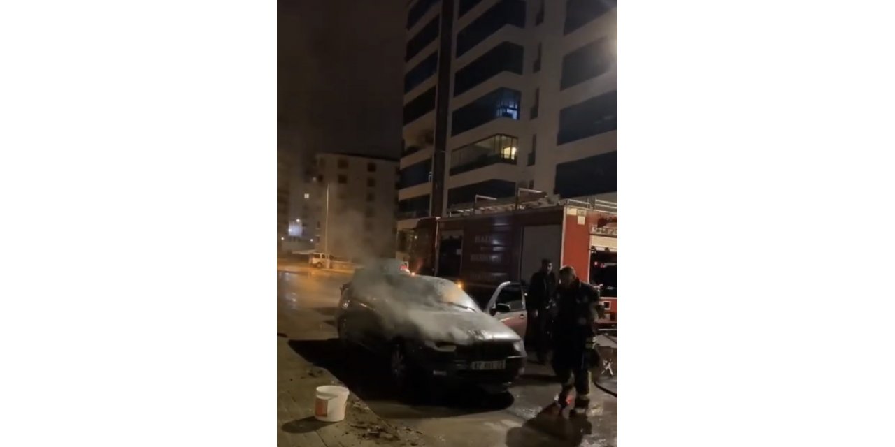 Park halindeki otomobil yandı
