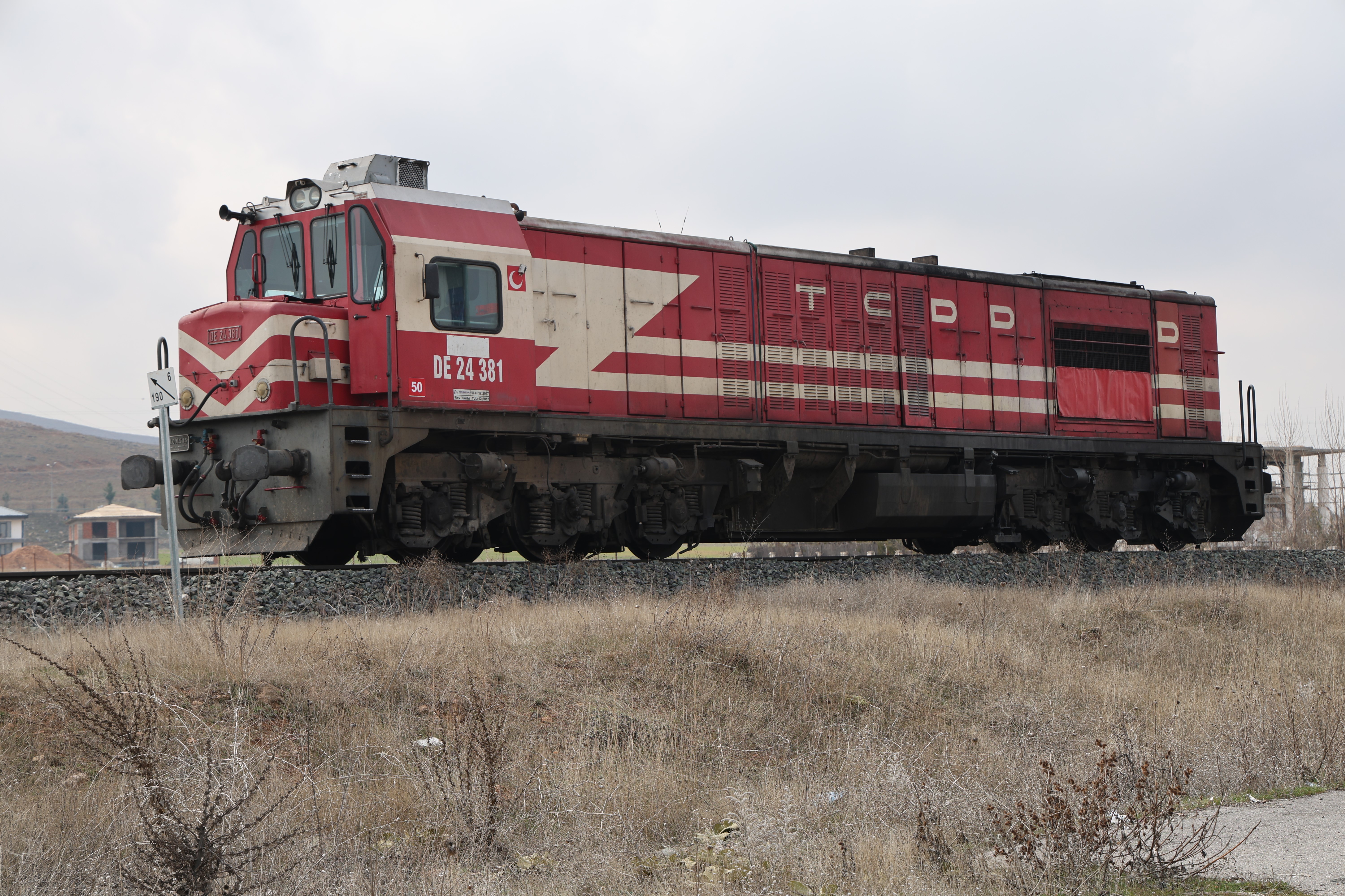 80 yaşındaki adama lokomotif çarptı!