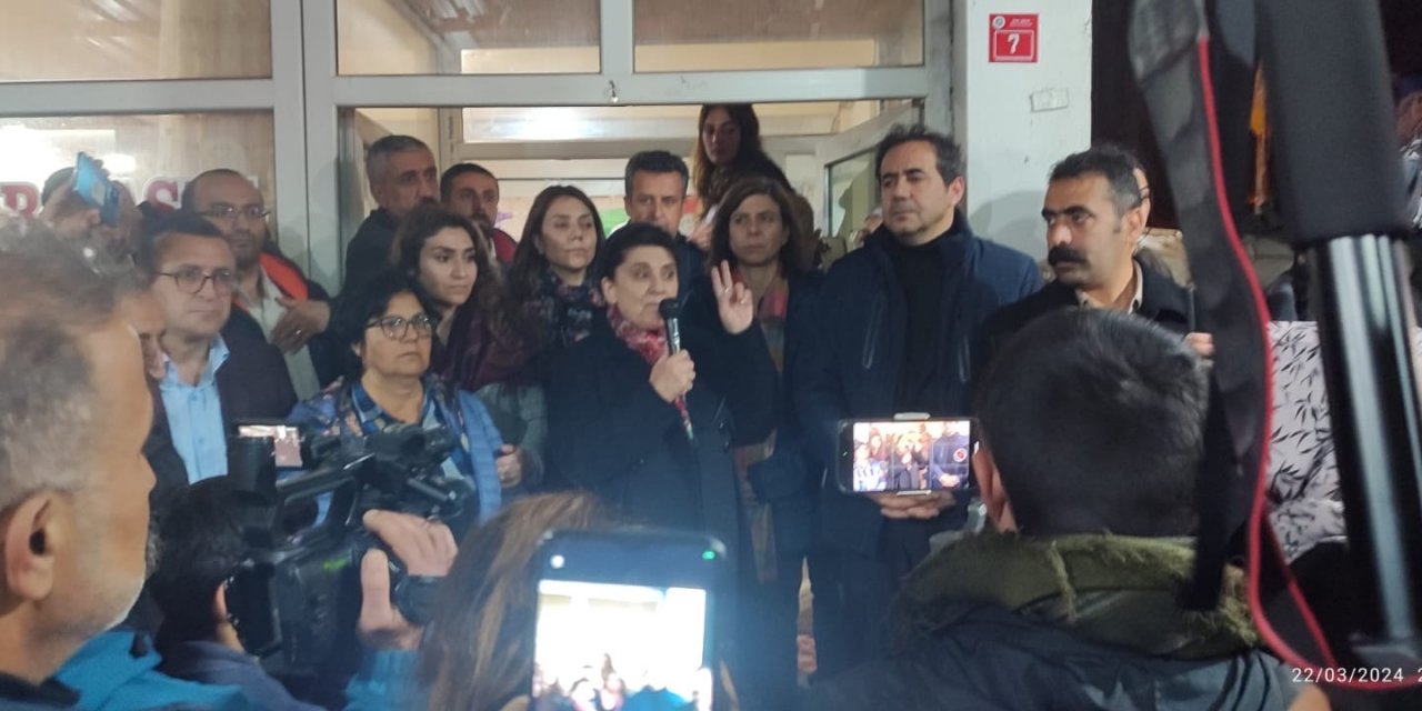 VİDEO - Leyla Zana Diyarbakır'da sahaya indi
