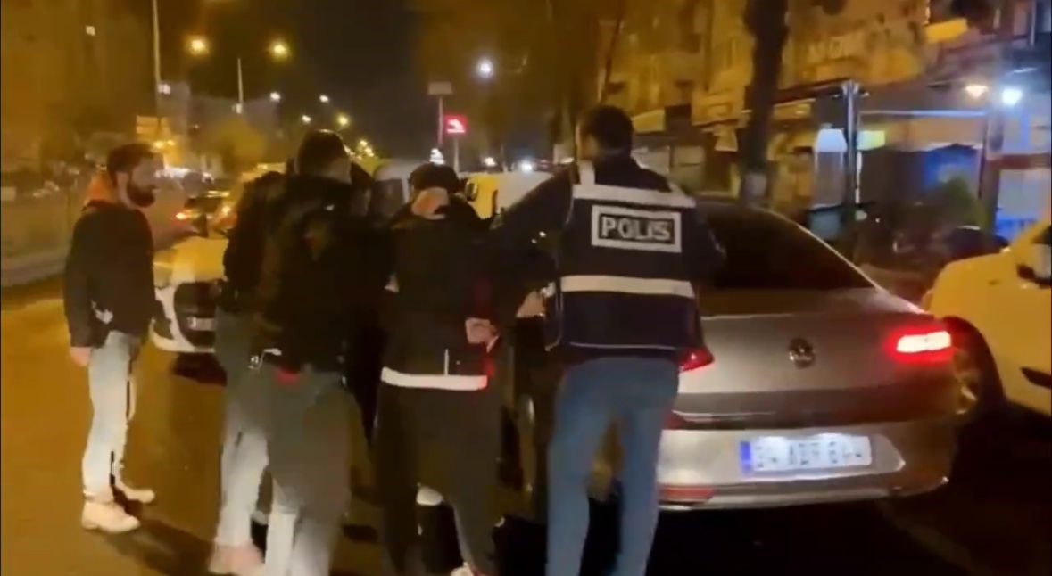 VİDEO-Diyarbakır'da oto dolandırıcılığı çetesi çökertildi