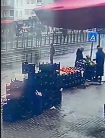 VİDEO - Otomobilin çarptığı  çocuk hayatını kaybetti