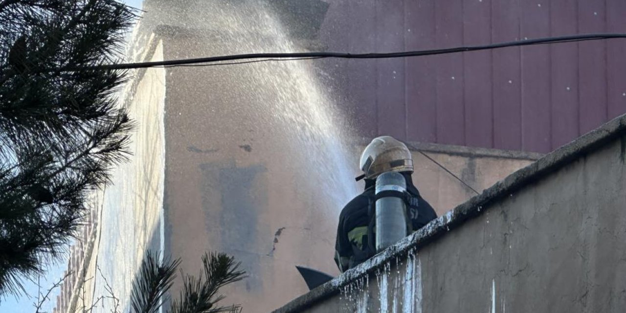 Diyarbakır’da oto boya dükkanında yangın