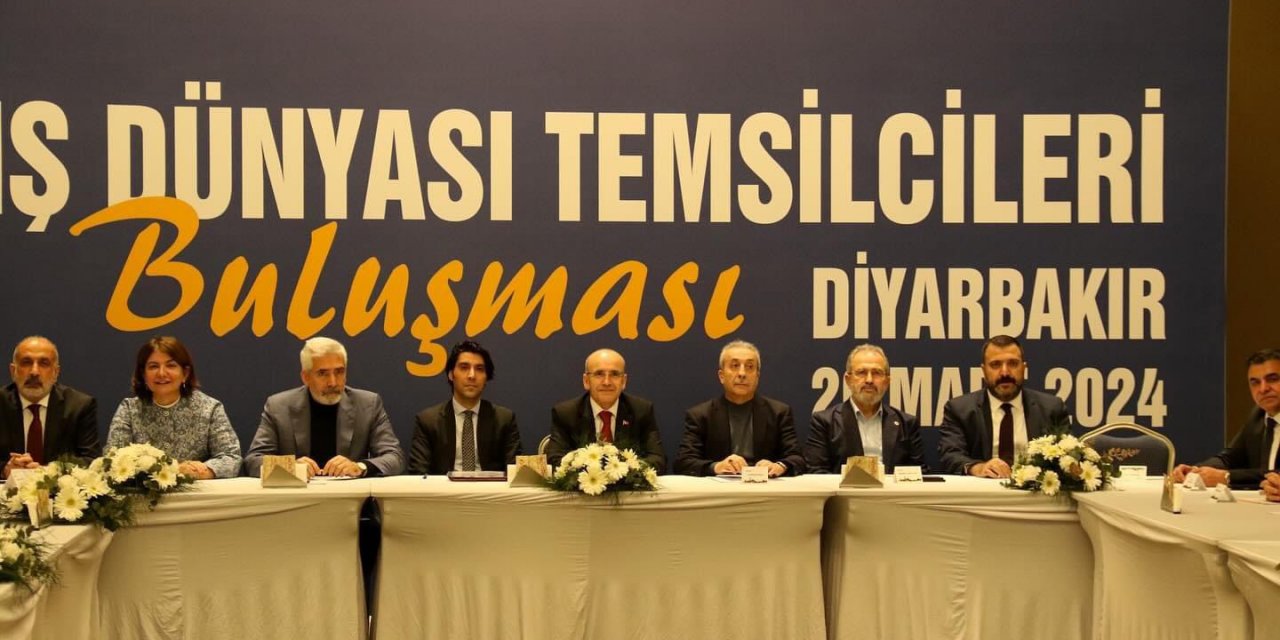 Diyarbakır'a gelen Maliye Bakanı Şimşek, iş insanları ile görüştü
