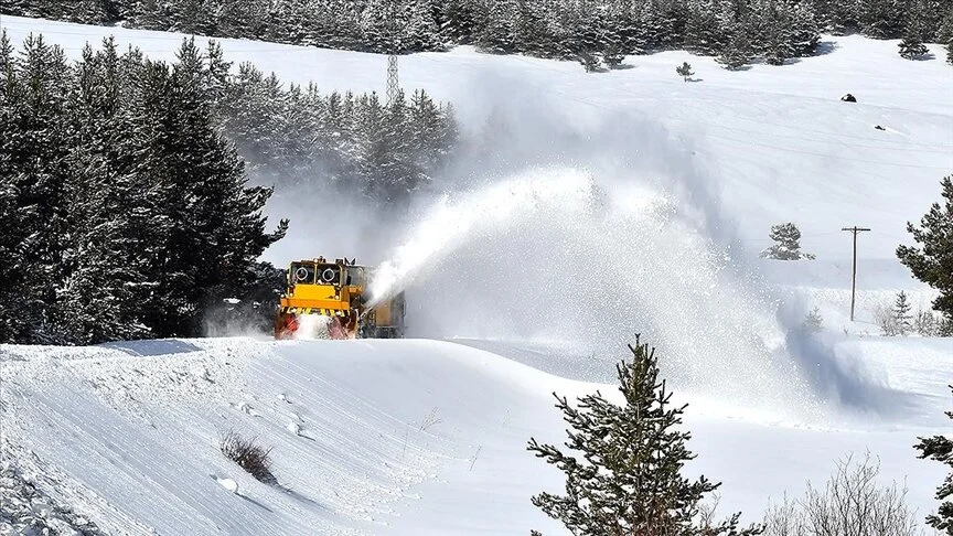 TCDD ekiplerinin kar mesaisi sürüyor