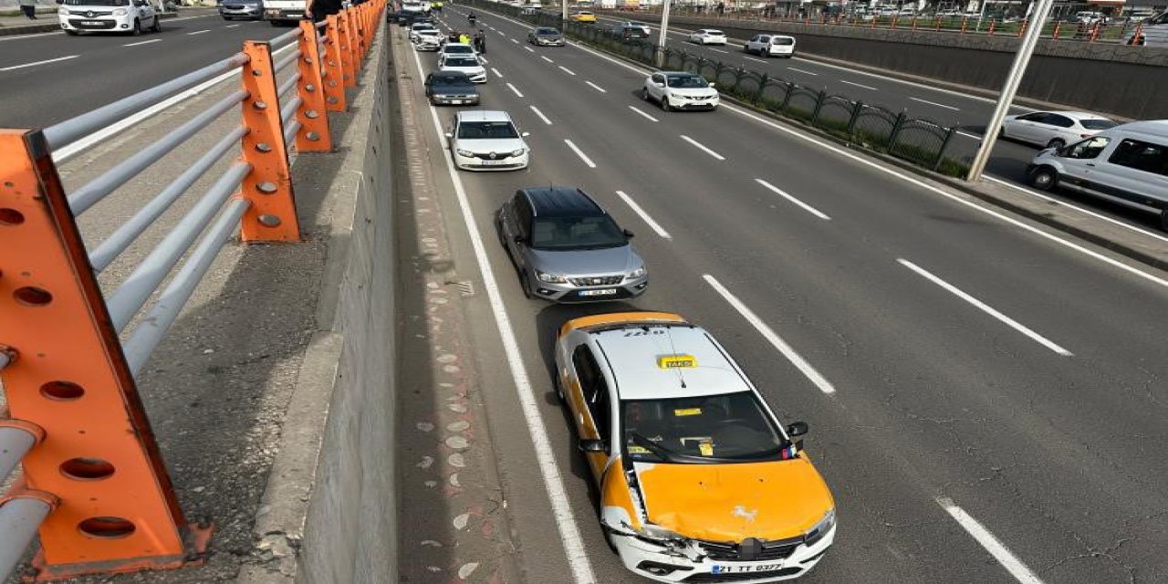 Diyarbakır’da 7 araç kazaya karıştı: 4 yaralı