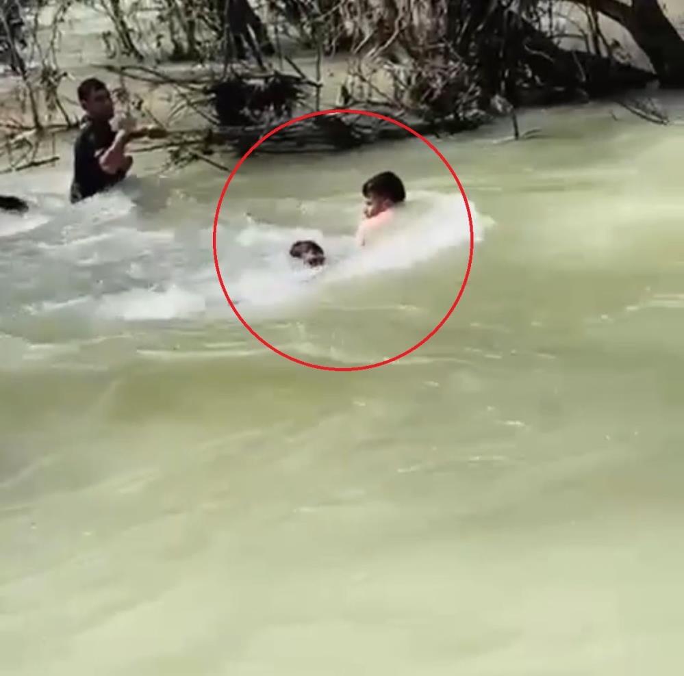 VİDEO - Diyarbakır’da balık avlamak isteyen şahıs ağına takılıp suya düştü
