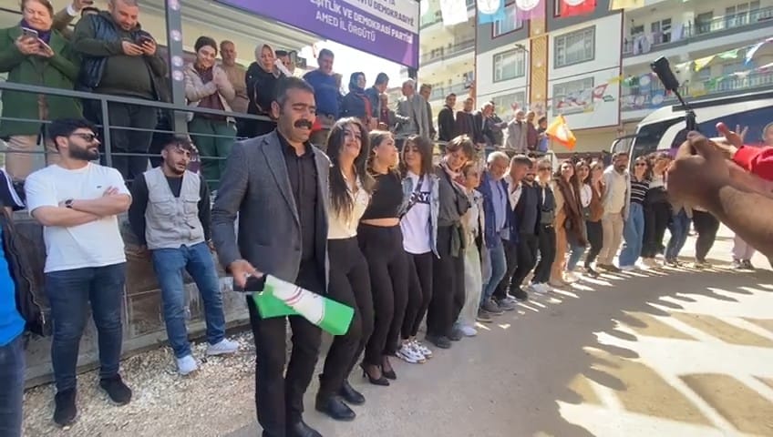 VİDEO - DEM Parti konvoyundan son seçim turu