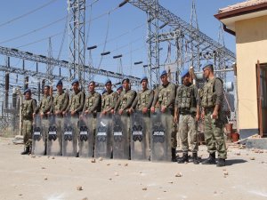 Trafo merkezine taşlı saldırı: 2 asker yaralandı