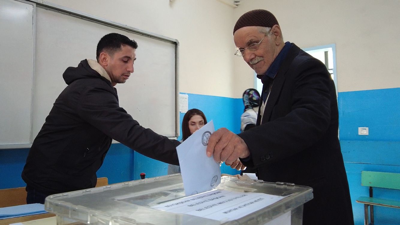 Diyarbakır'da oy verme işlemi başladı