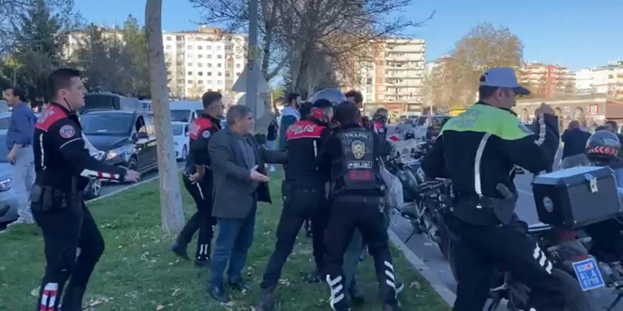 VİDEO - Diyarbakır’da Van’a destek açıklamasında 4 kişi gözaltına alındı