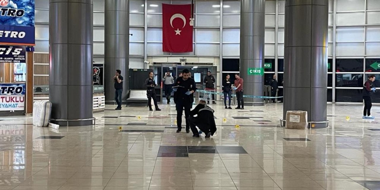 VİDEO - Otogarda silahlı kavga, 1 ölü, 1’i polis 10 yaralı