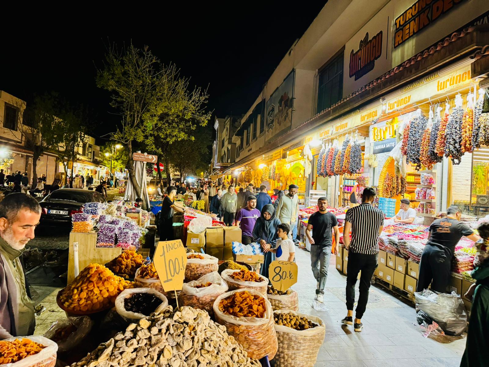 VİDEO - Diyarbakır Surda bayrama 3 kala bir akşam