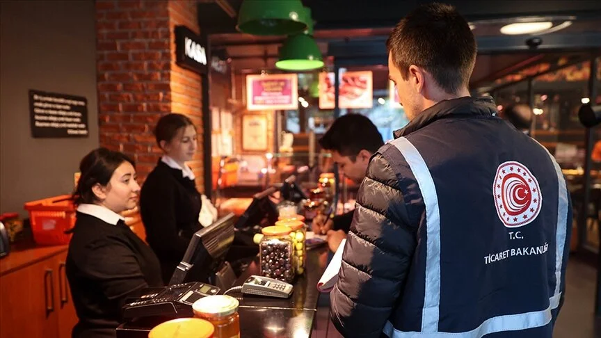 Restoran ve kafelerde alınan servis ücretlerini denetleniyor