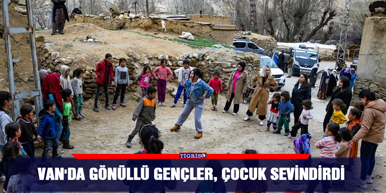 Van'da gönüllü gençler, çocuk sevindirdi