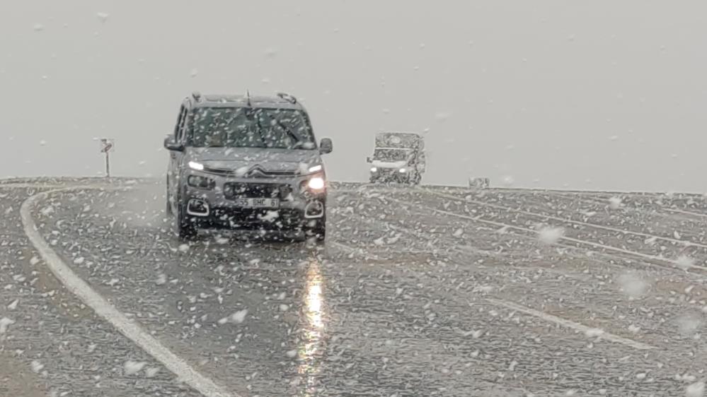 Van’ın yüksek kesimlerinde nisan karı etkili oldu