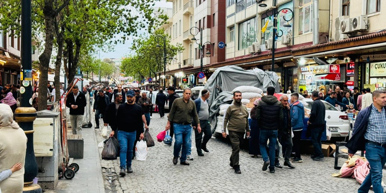 VİDEO - Diyarbakır tarihi Suriçi'nde bayram yoğunluğu
