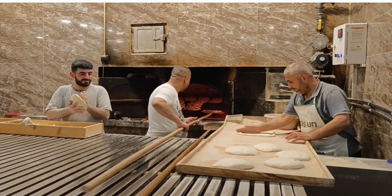 VİDEO - Diyarbakır'da fırıncılar bayram mesaisi yaptı