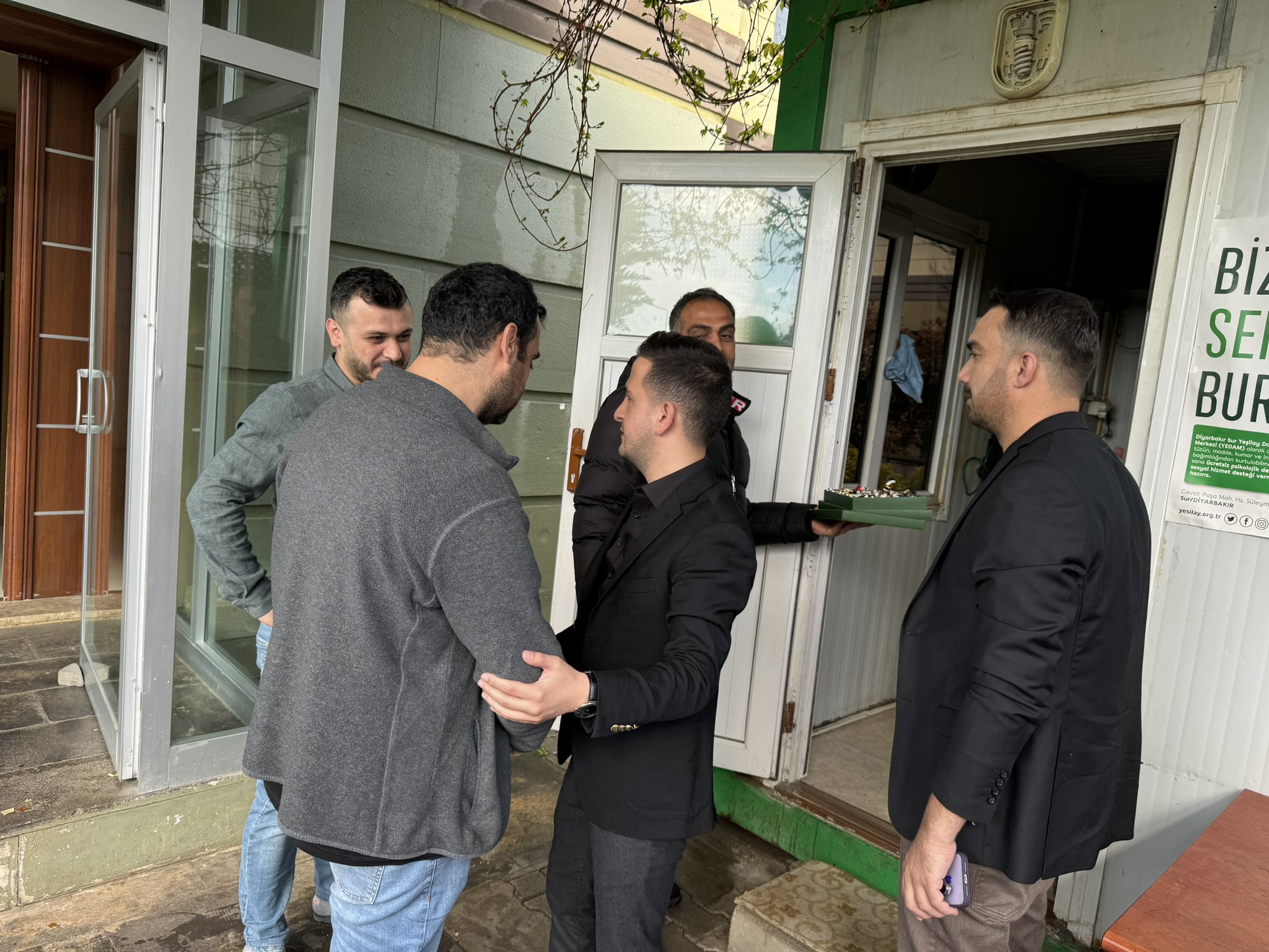 Aküzüm, sağlık emekçileriyle bir araya geldi