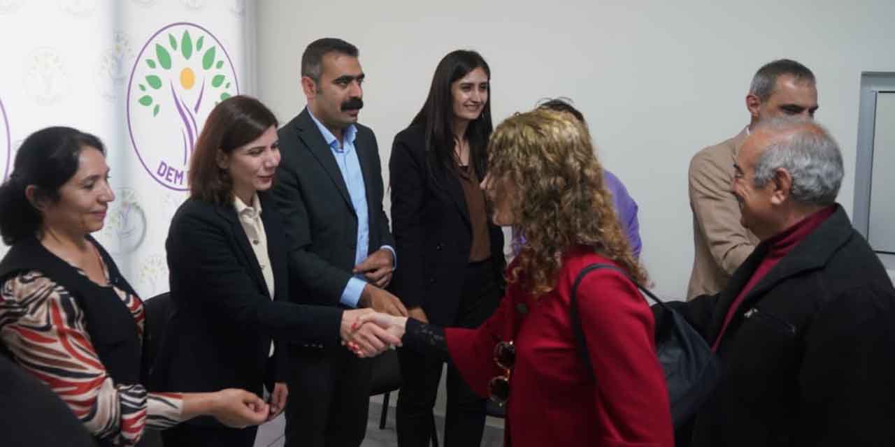 Diyarbakır’ın Eşbaşkanları halkla bayramlaştı