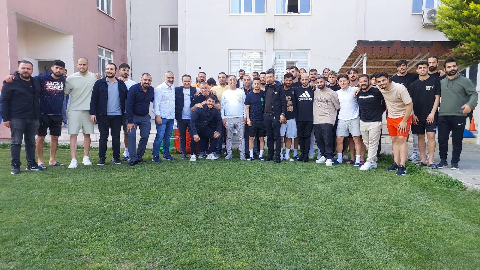 VİDEO - Amedspor Yöneticileri sporcuların Bayramını kutladı