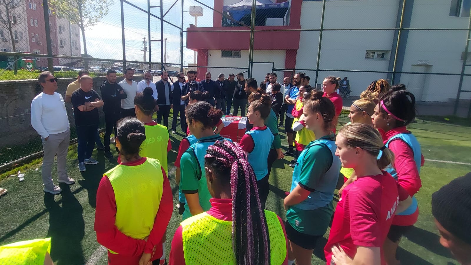 Amedspor Yönetimi, Kadın Futbol takım sporcuları ile bayramlaştı