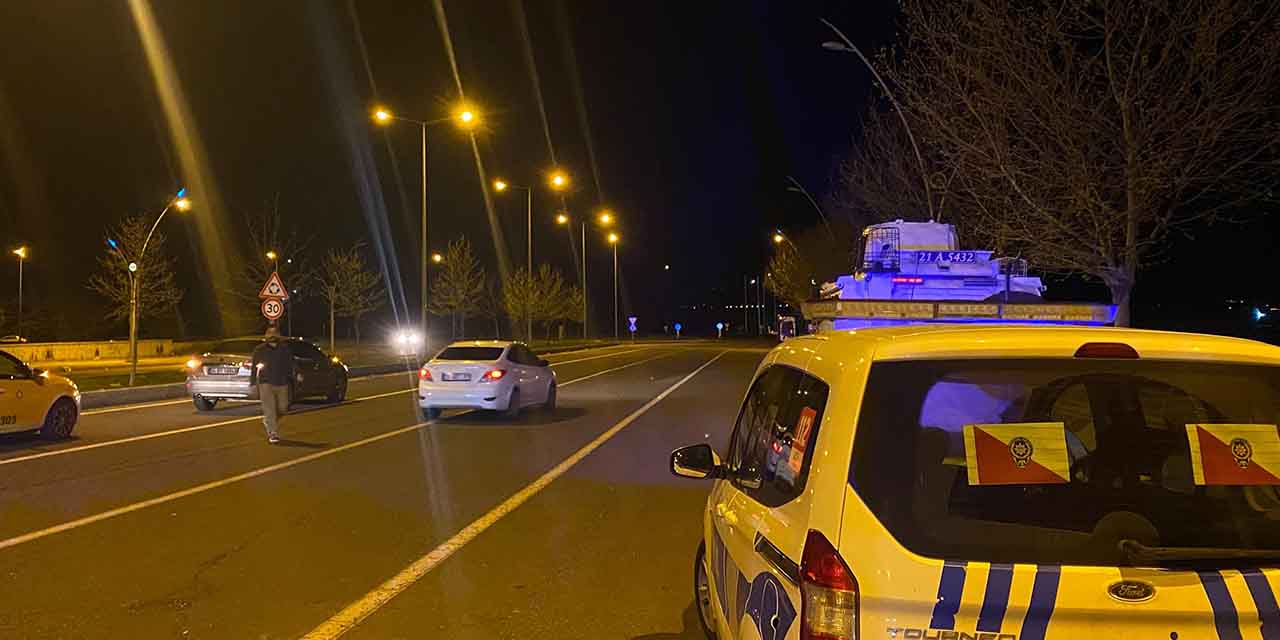 VİDEO - Diyarbakır'da trafik kazası: 2 yaralı