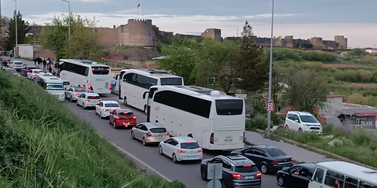 VİDEO - Diyarbakır cadde ve sokakları yetmedi
