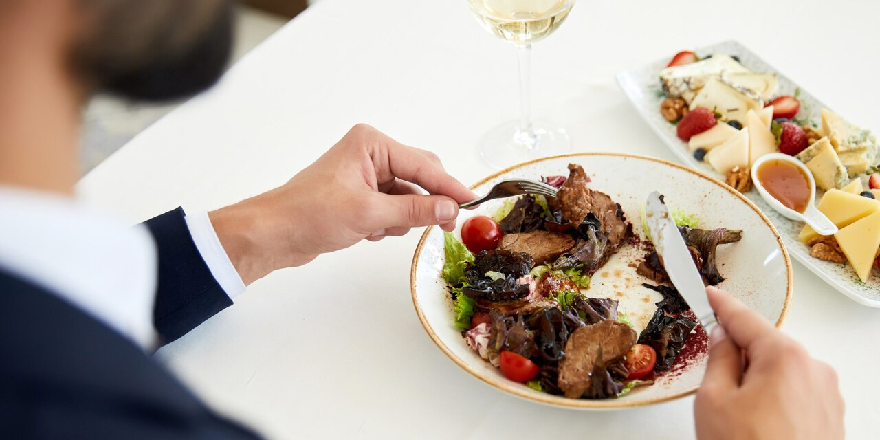 Stres Altında Neden Çok Yemek Yeriz? Bilim Açıklıyor!