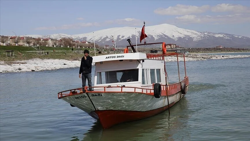 Van Gölü'nde av yasağı başladı