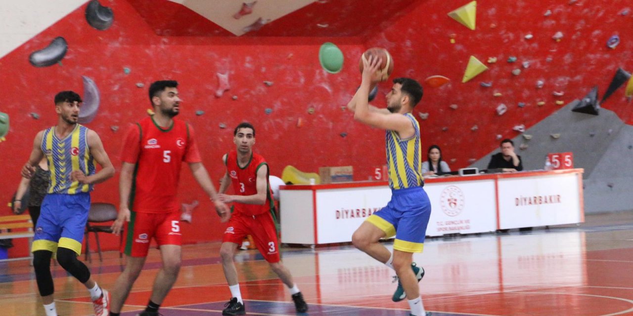 Diyarbakır'da genç ligi finalleri başladı