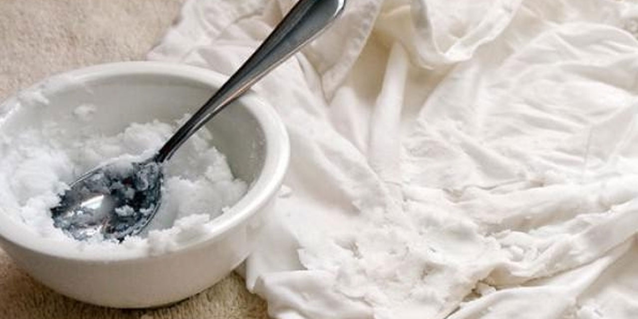 Beyaz Kıyafetlerdeki Sarı Lekeleri Çıkarmak İçin 5 Mucizevi Yöntem!