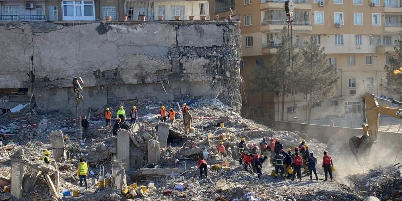 Diyarbakır'da depremin acı bilançosu: Serin-2 Apartmanı davası başladı!