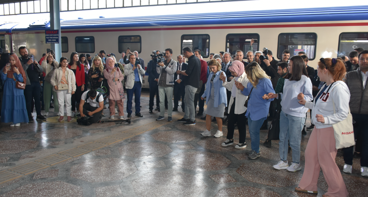 Turistik Diyarbakır ekspresi Malatya'da yoğun ilgi gördü