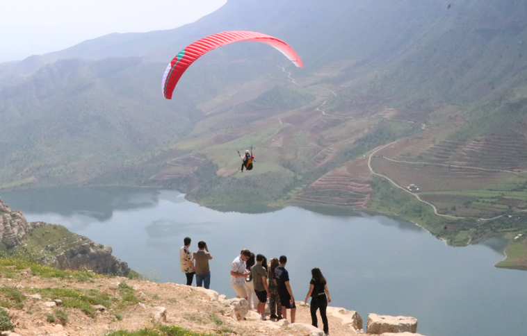 Botan Vadisi'nde yamaç paraşütü heyecanı